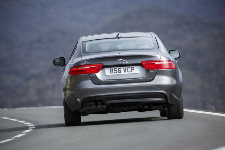  Jaguar XE Portfolio 2015 года  (фото 10 из 30)